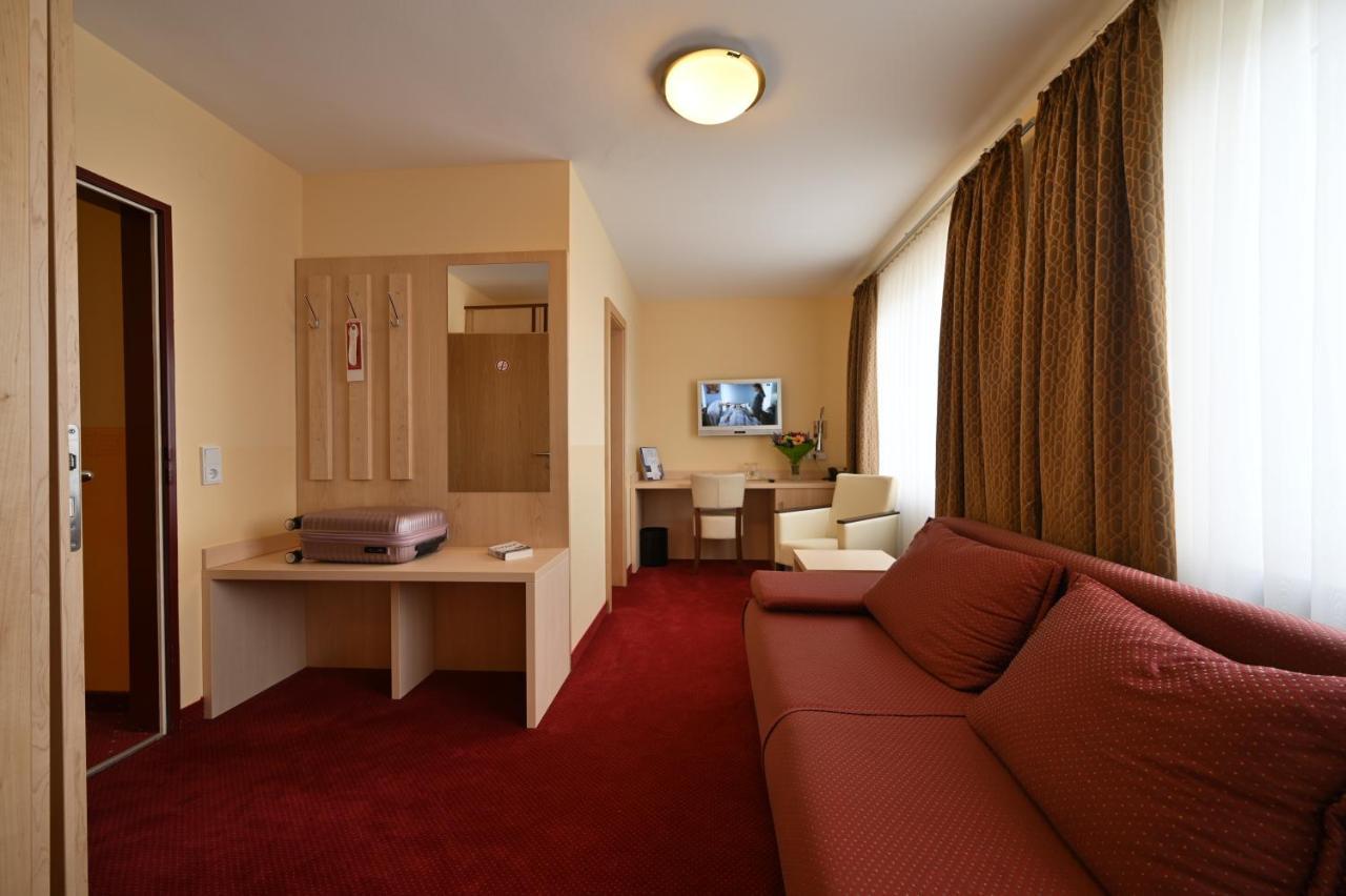Hotel Apollo Garni Regensburg Bagian luar foto