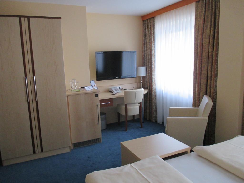 Hotel Apollo Garni Regensburg Bagian luar foto