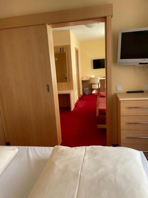 Hotel Apollo Garni Regensburg Bagian luar foto