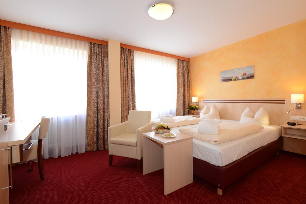 Hotel Apollo Garni Regensburg Bagian luar foto