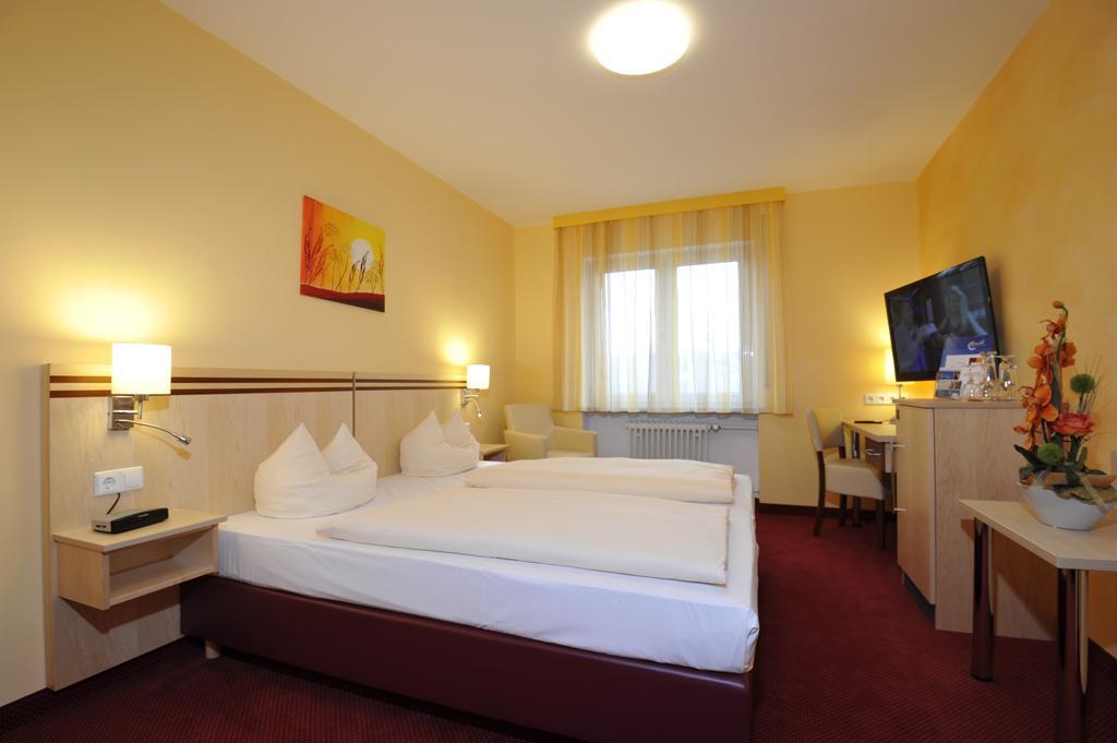Hotel Apollo Garni Regensburg Bagian luar foto