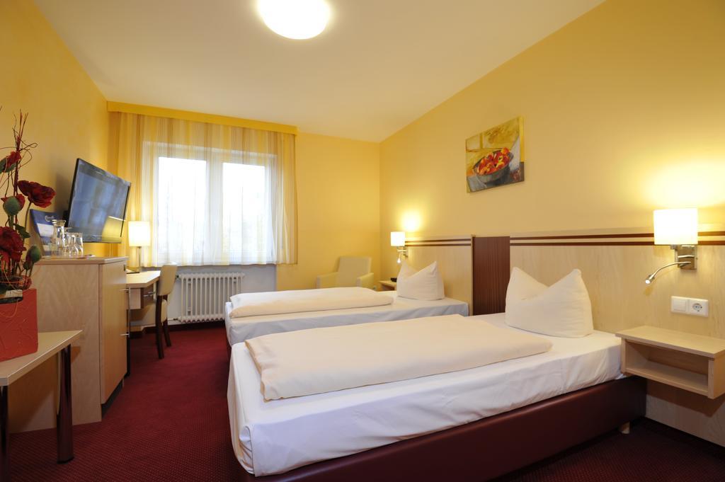 Hotel Apollo Garni Regensburg Bagian luar foto