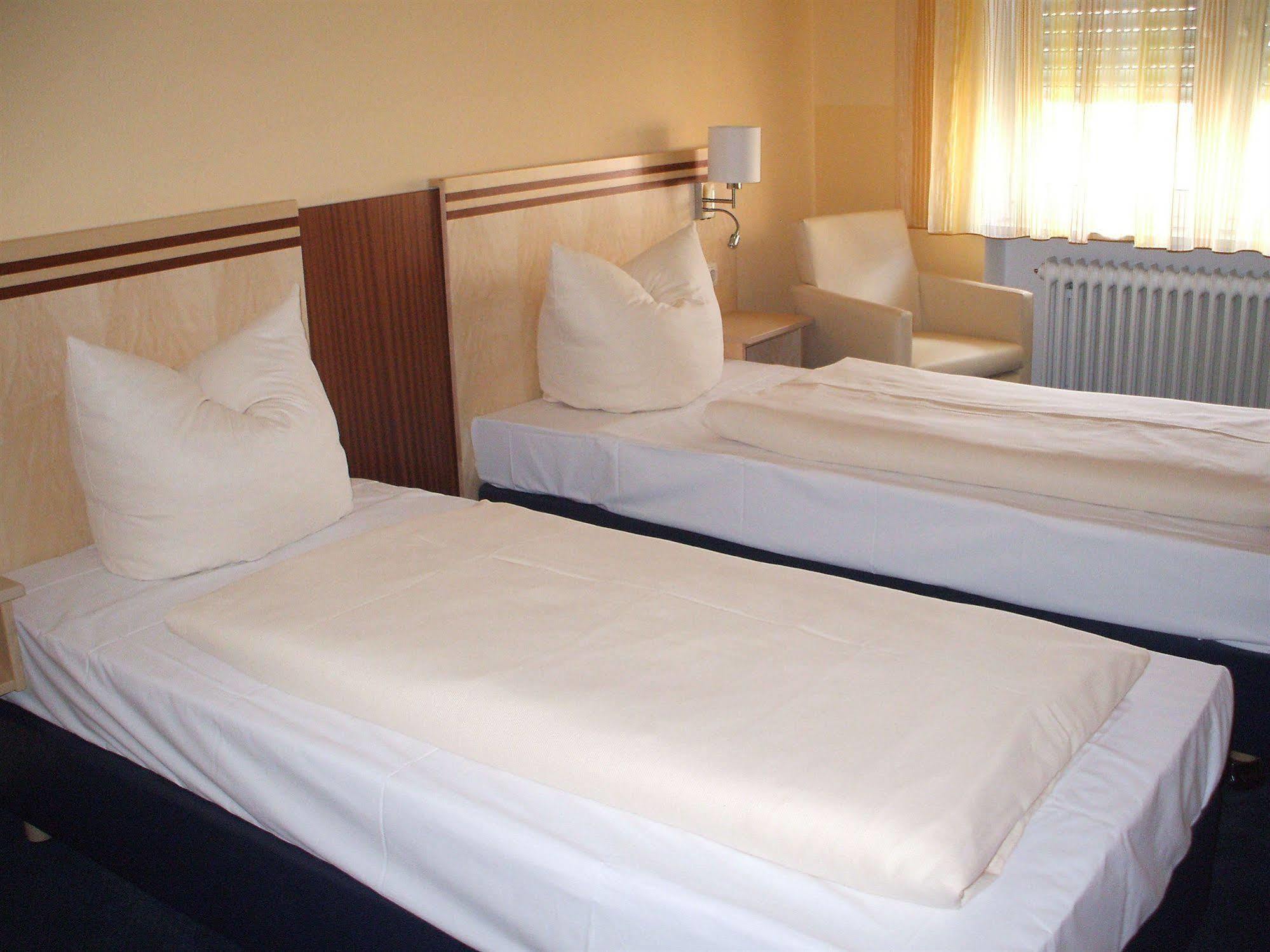 Hotel Apollo Garni Regensburg Bagian luar foto